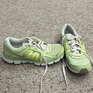 Nike tennis sho s in good condition